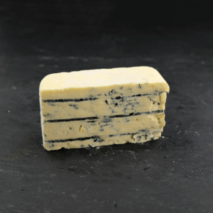 Viking Blue Blåskimmel ost 60+ Lagret, er produceret af økologisk, dansk komælk på Gedsted Mejeri og sælges hos Osten ved Kultorvet.