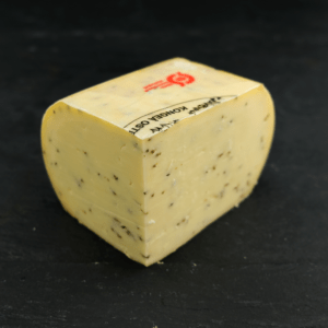 Kongeå Danbo ost 45+ Mellemlagret med Kommen, er produceret af økologisk, dansk mælk på Jernved Mejeri og sælges hos Osten ved Kultorvet.